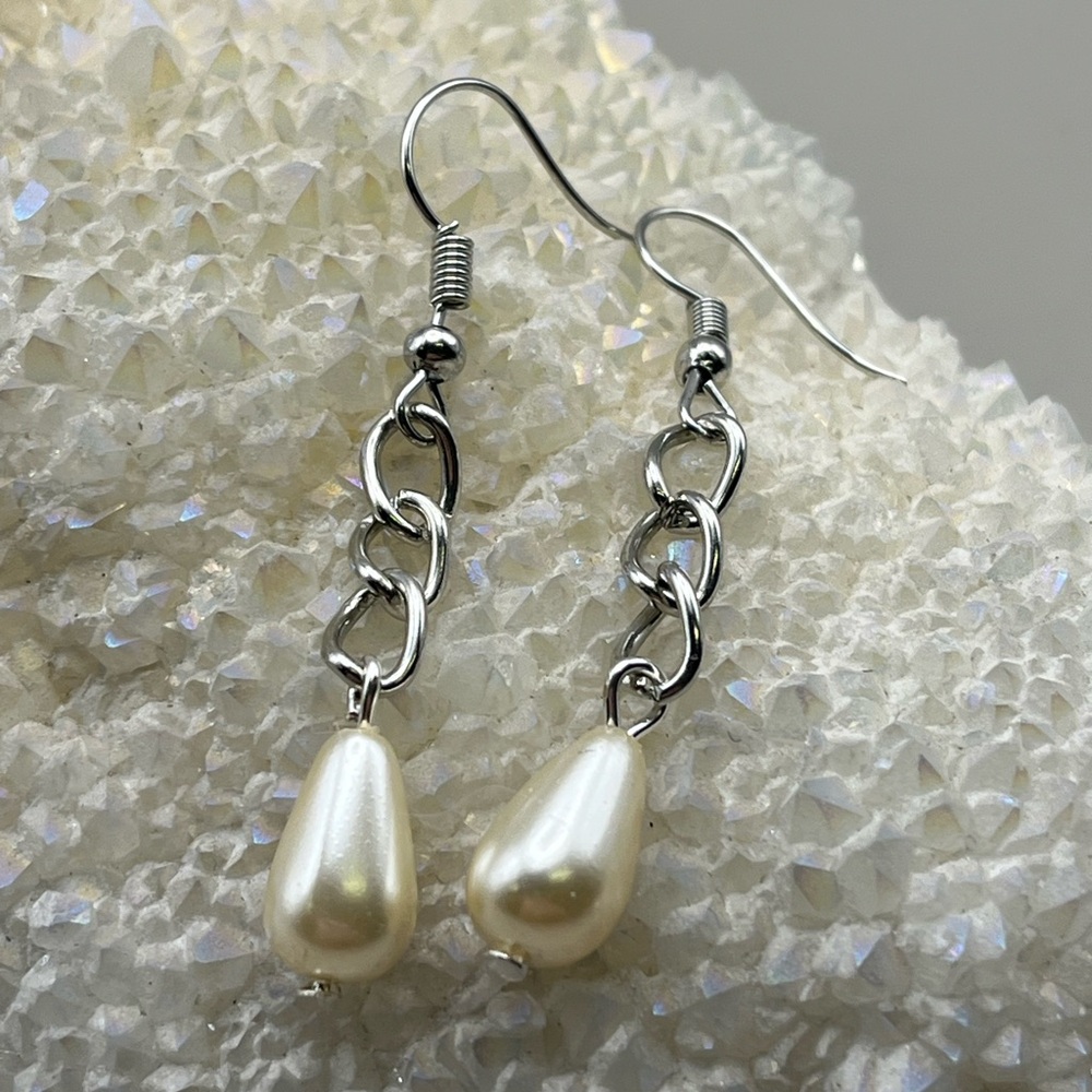 Elegant Modern Silver Chain Pearl Dangle Earrings